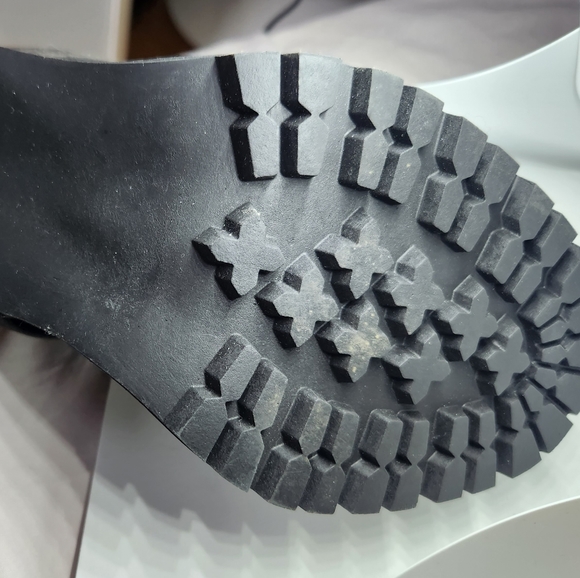 4B BLK CRISS CROSS WRP LUG BOOTIE - Picture 2 of 9